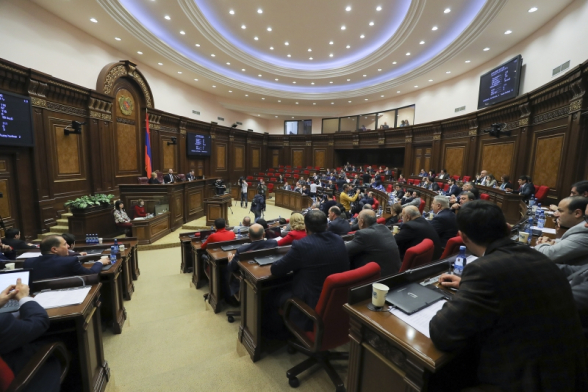 Կրկեսի վերածվող խորհրդարան․ «Իրատես»